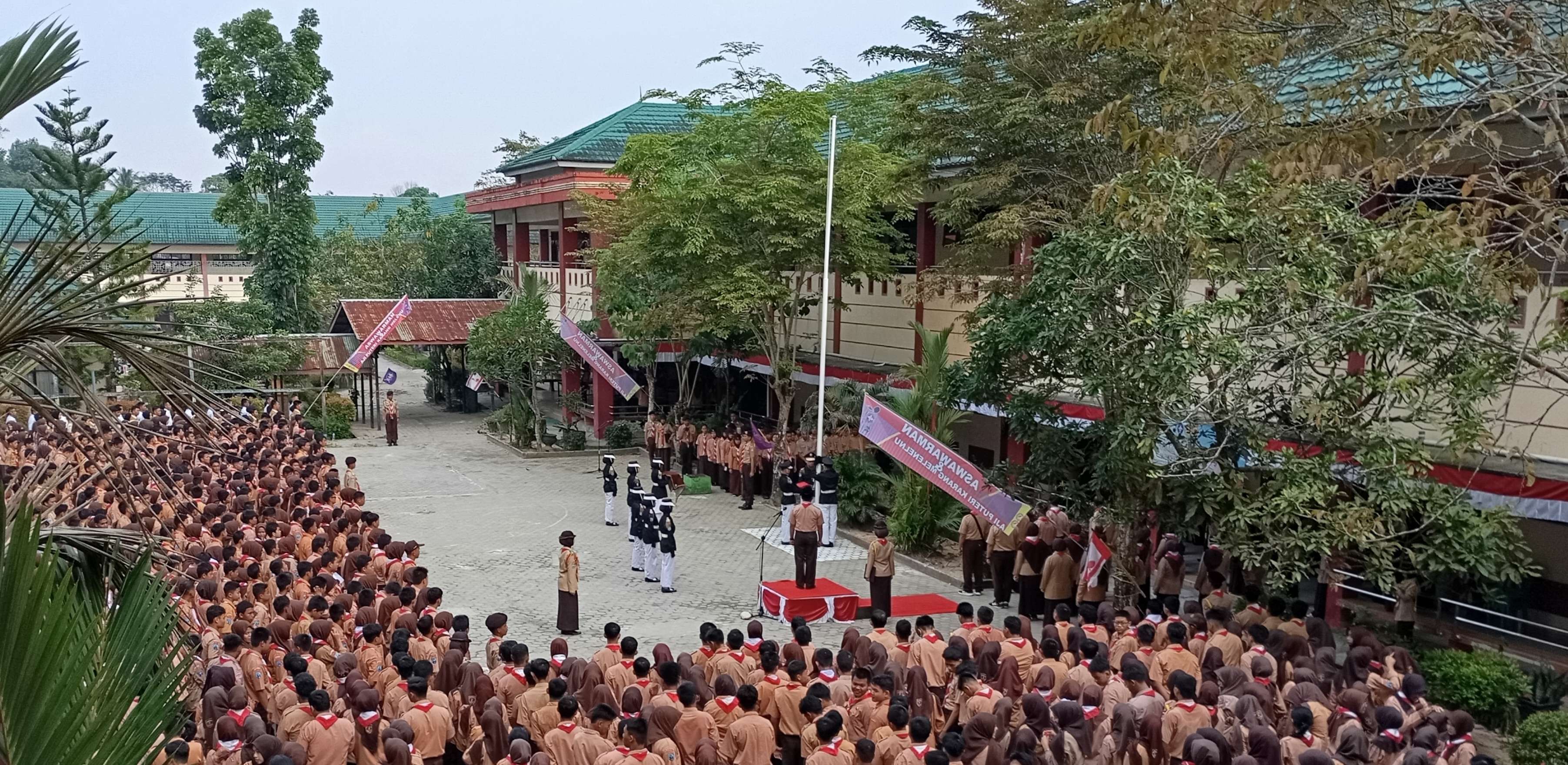 Semarak dan Khidmat: Upacara Peringatan Hari Pramuka ke 65 tahun di SMAN 2 Tarakan