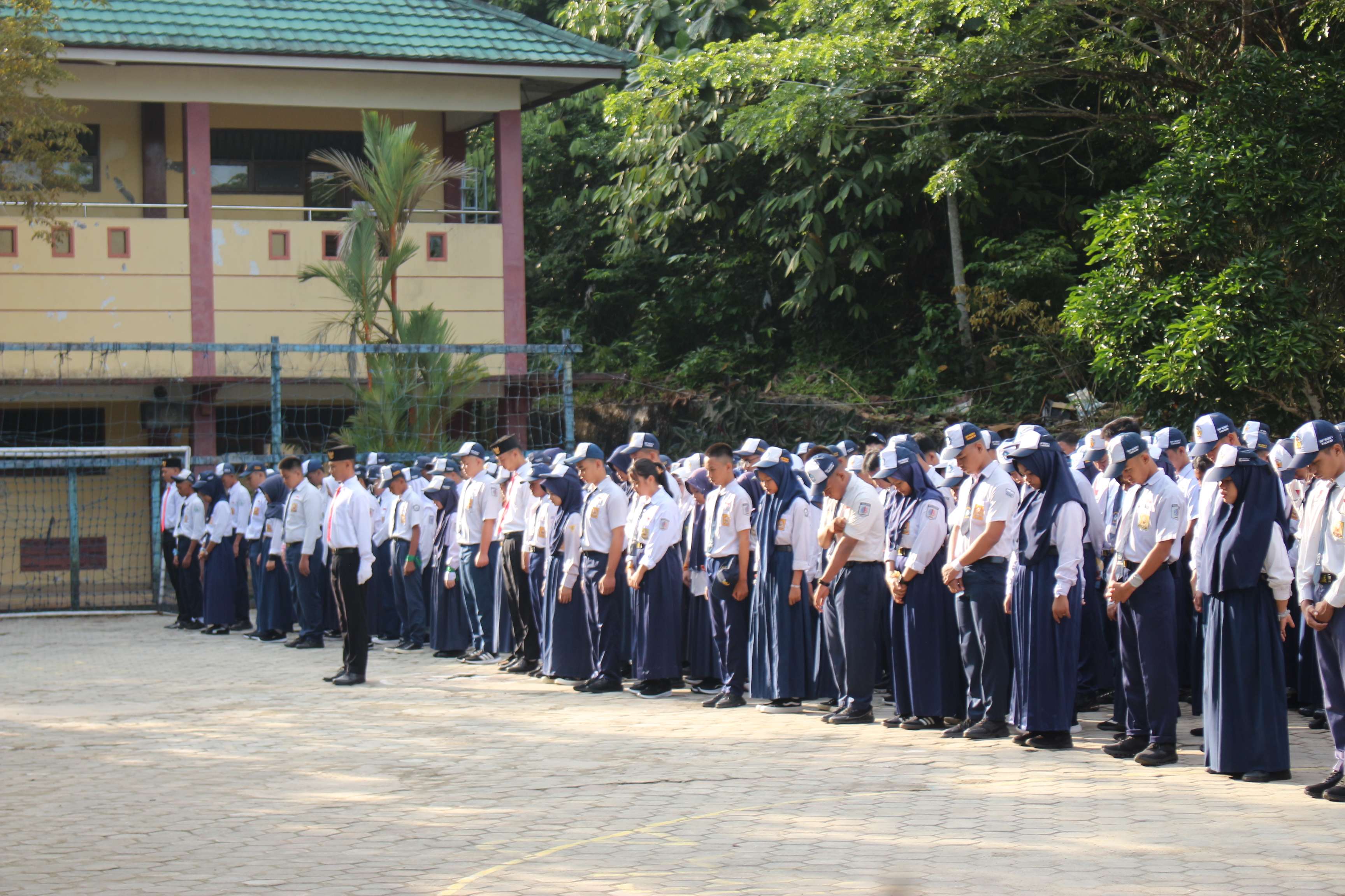 Khidmat dan Semangat Upacara Hari Pertama MPLS SMADA